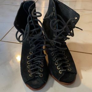 Jeffery Campbell free love in excellent condition!